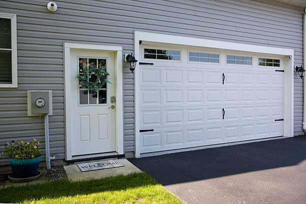 24/7 Emergency Garage Door Panel Replacement experts in Cetronia, PA
